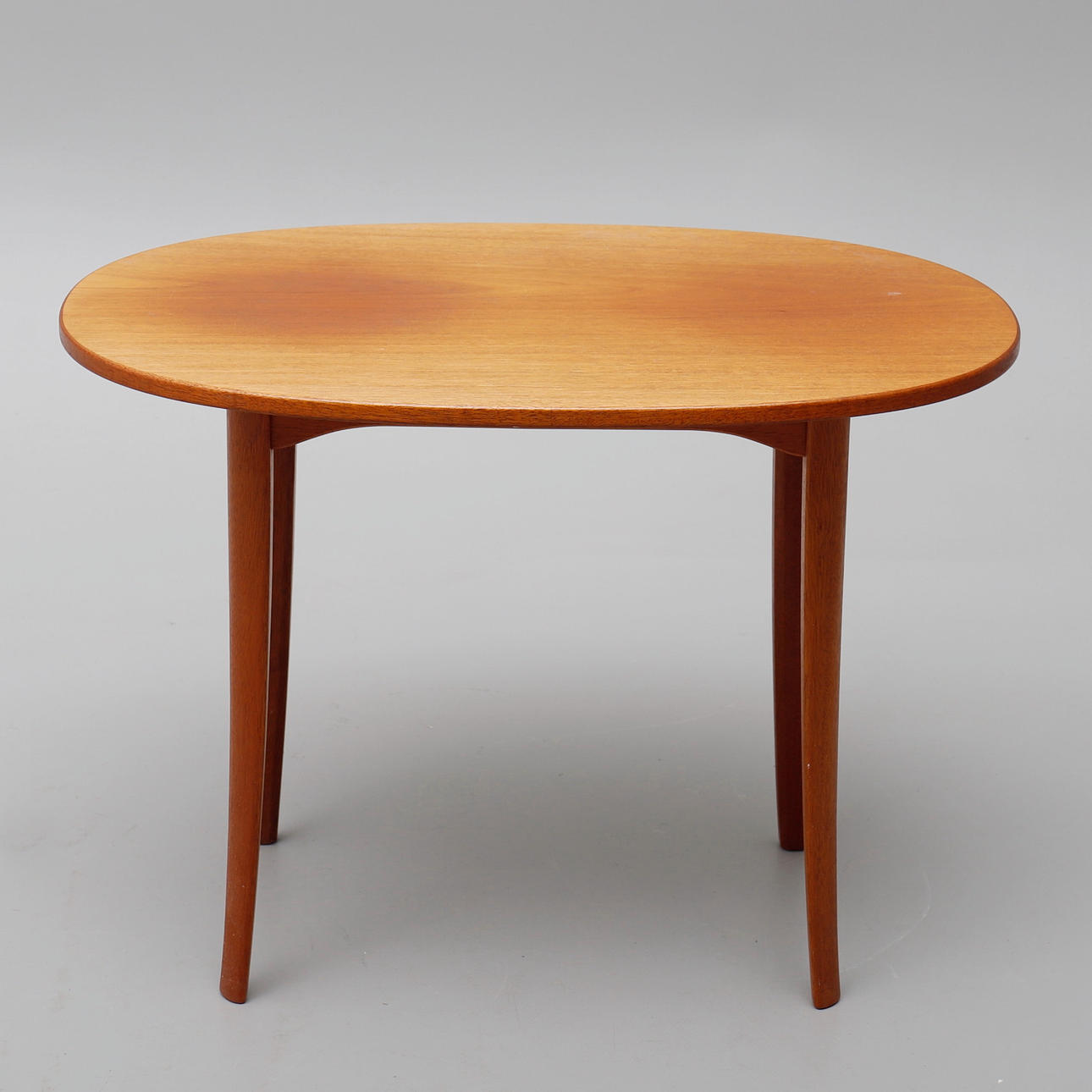 CARL MALMSTEN. COUCHTISCH, "OVAL", MAHAGONI.