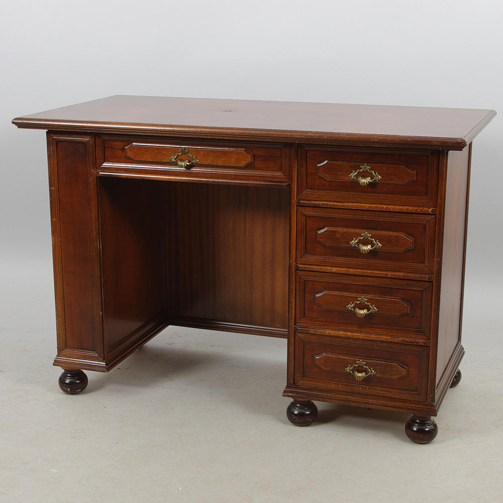 SKRIVBORD, mahogny, sent 1900-tal.