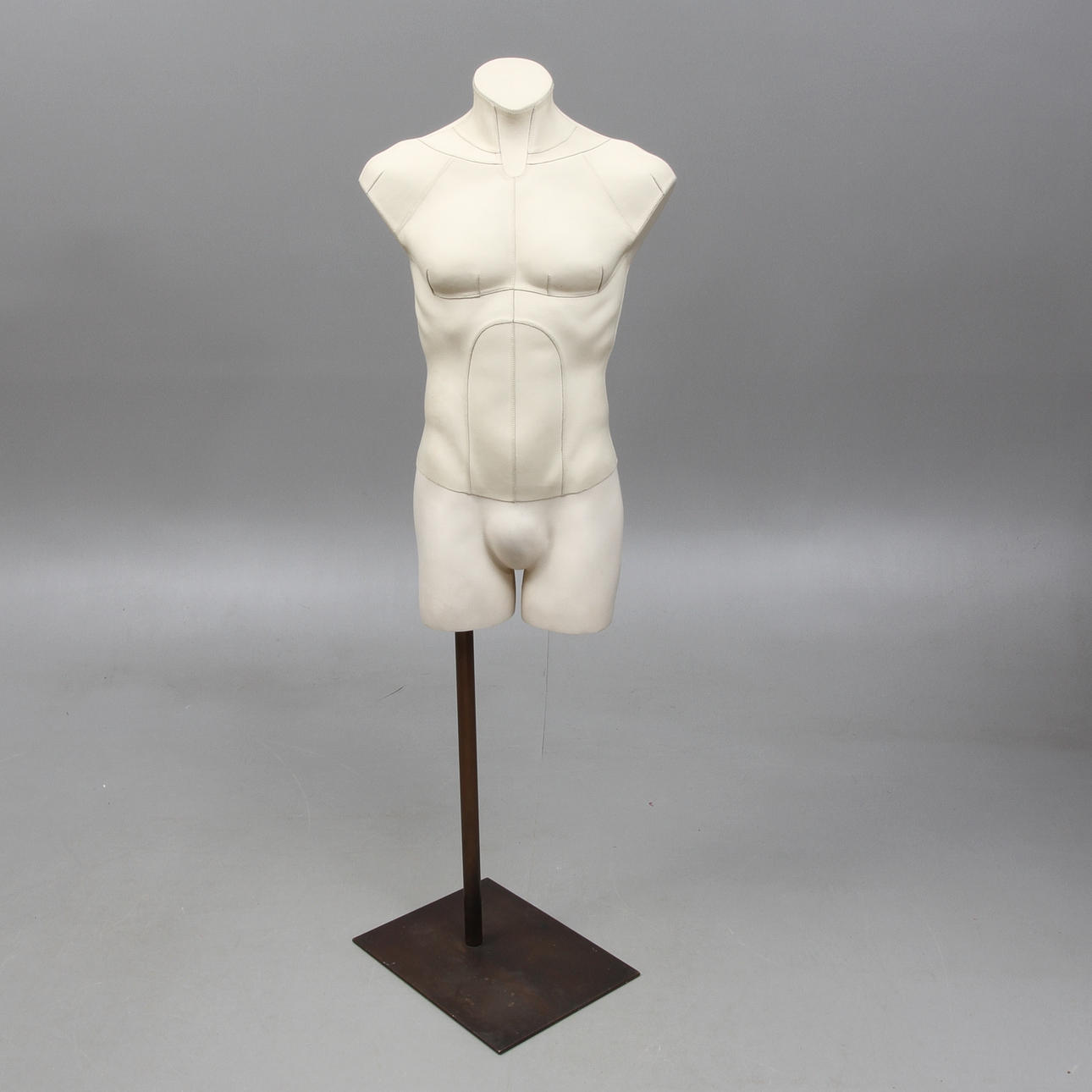 PROV/SKYLTDOCKA, delvis läderklädd, 2000-tal.