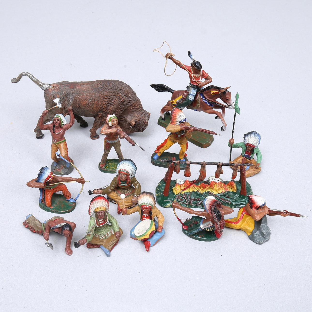 ELASTOLIN INDIANS, approx. 14 parts, pulp, Germany 1930s - 1950s.