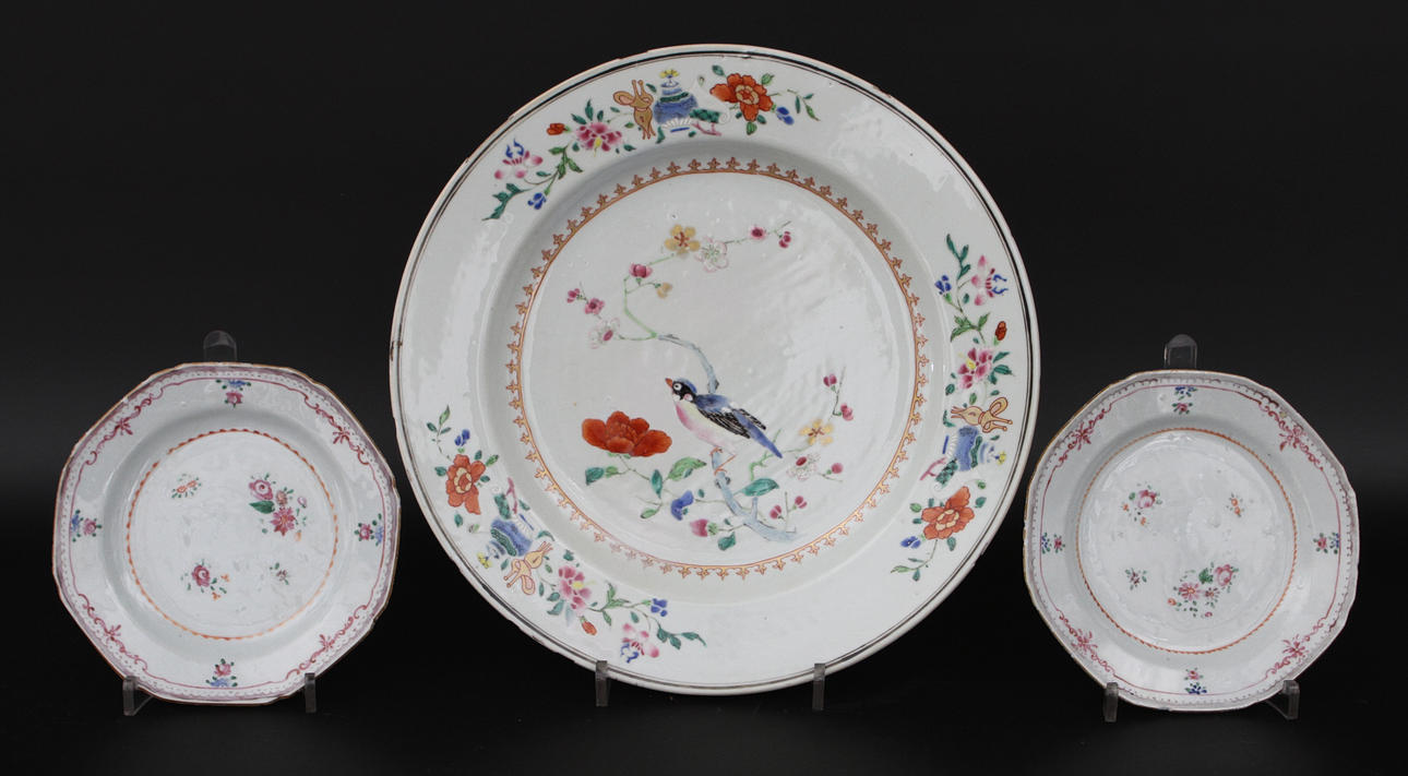 FAT samt TALLRIKAR, 2 st, porslin, Kina, 1700-tal.