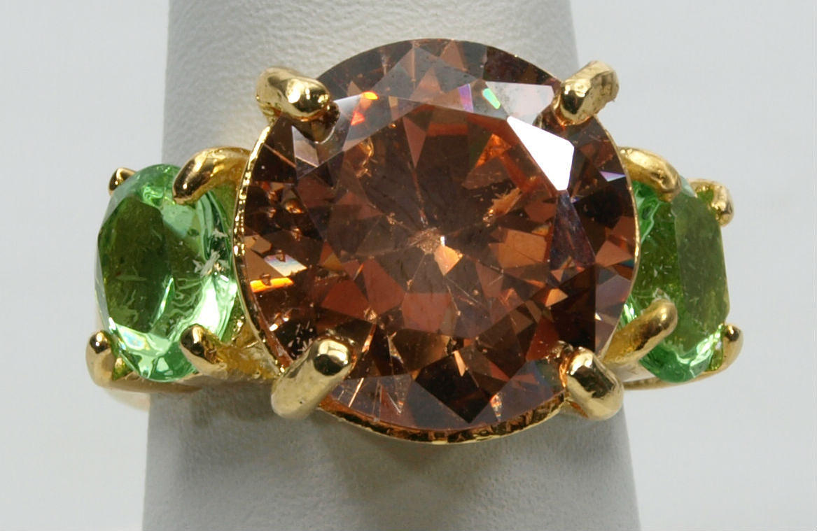 RING, gilded silver, pink citrine and 2 peridotes.