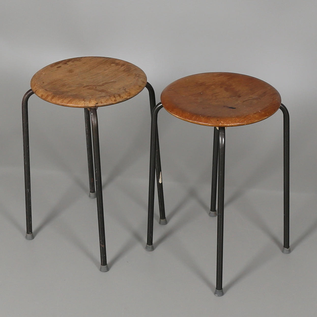 PALLAR. 2 st. Duba Möbelindustri. Danmark. 1900-talets andra hälft.