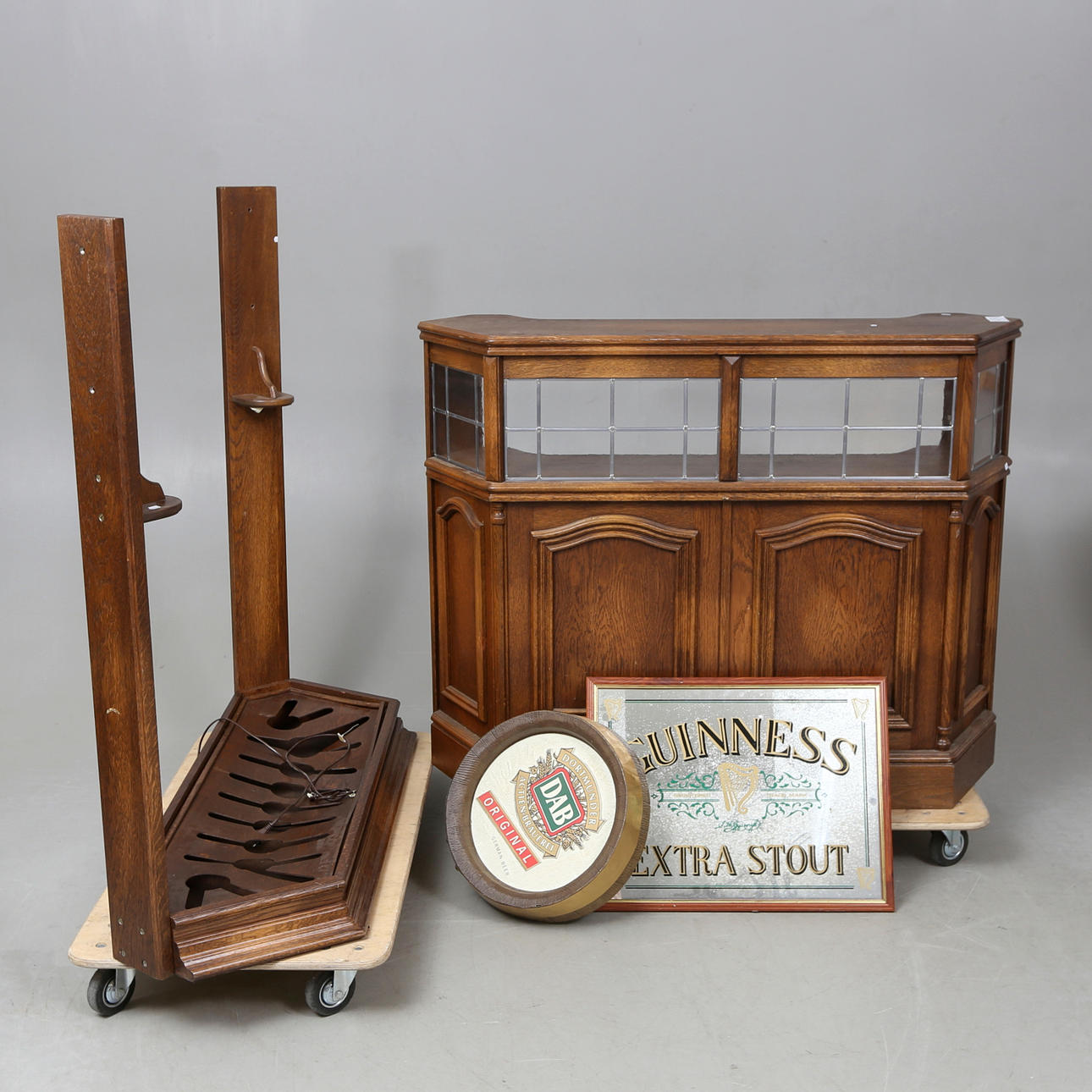 BAR DISK UND BAR SPIEGEL, 2 Stück und STEHTISCH, zweite Hälfte des 20. Jahrhunderts.