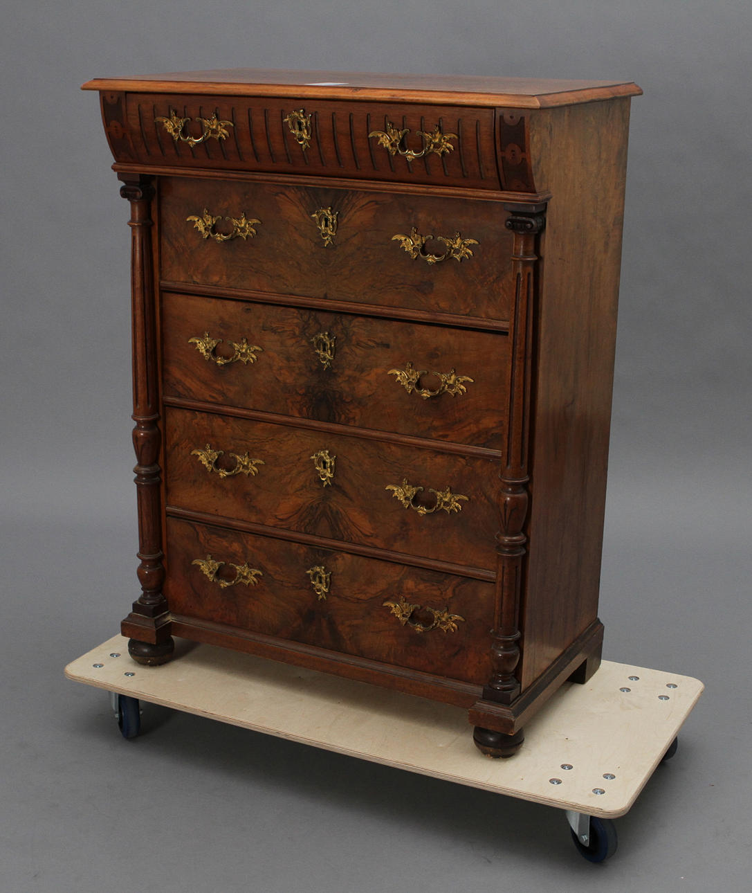 BYRÅ, nyrenässans, 1800-talets slut.