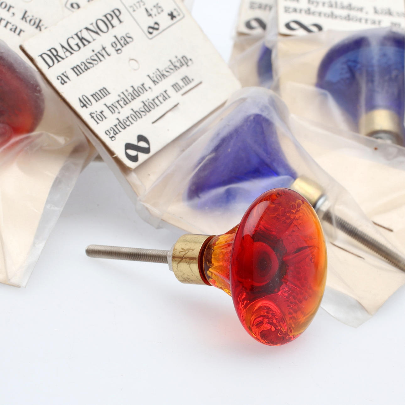 KNOPPAR, 14 st, glas/mässing, 1900-tal.