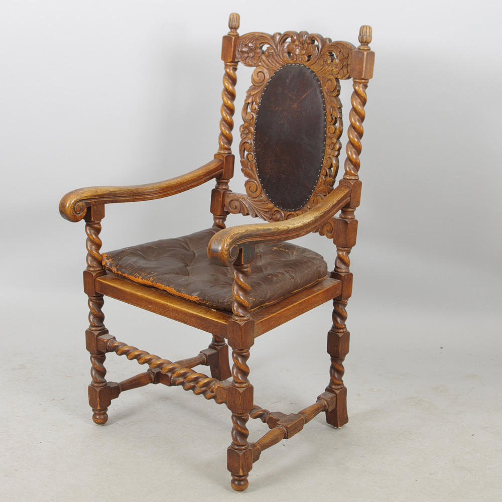 KARMSTOL, ek med slungade ben och tyggstöd, skinnklädd, barockstil.