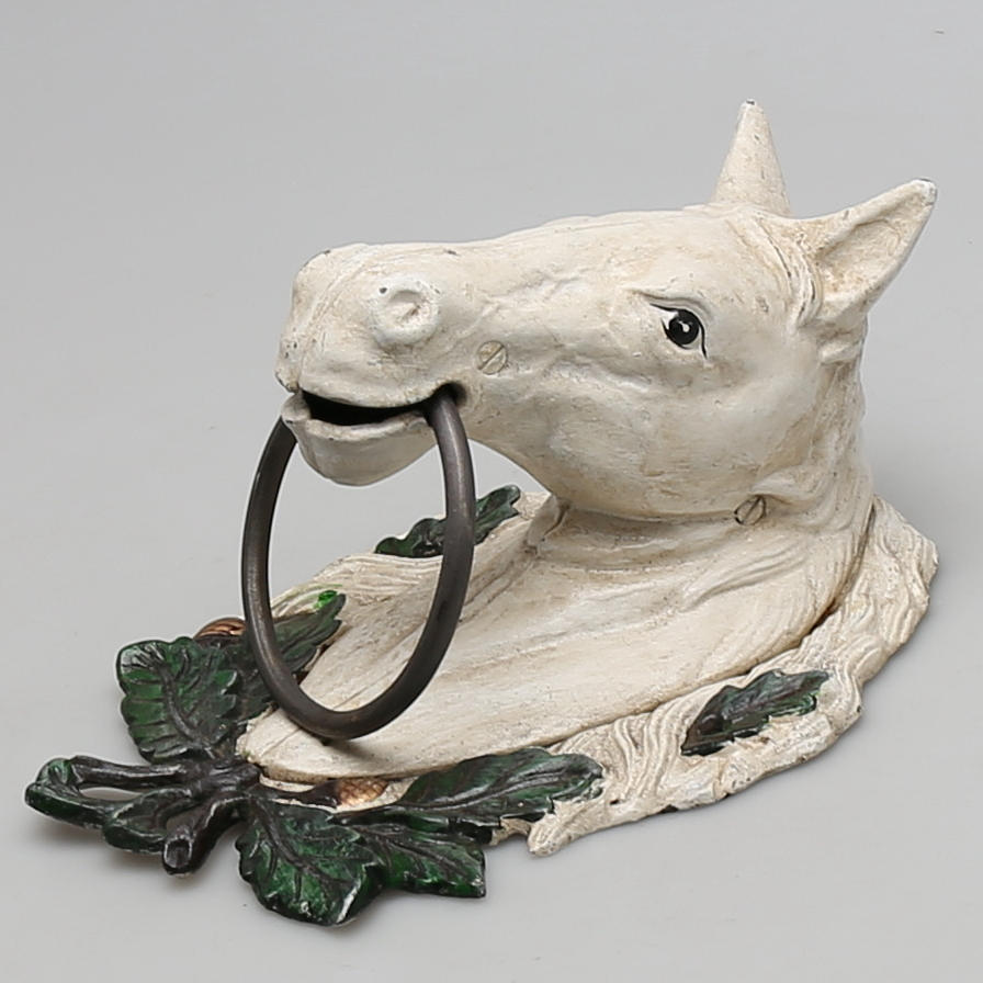 DÖRRKLÄPP i gjutjärn. Hästhuvud.