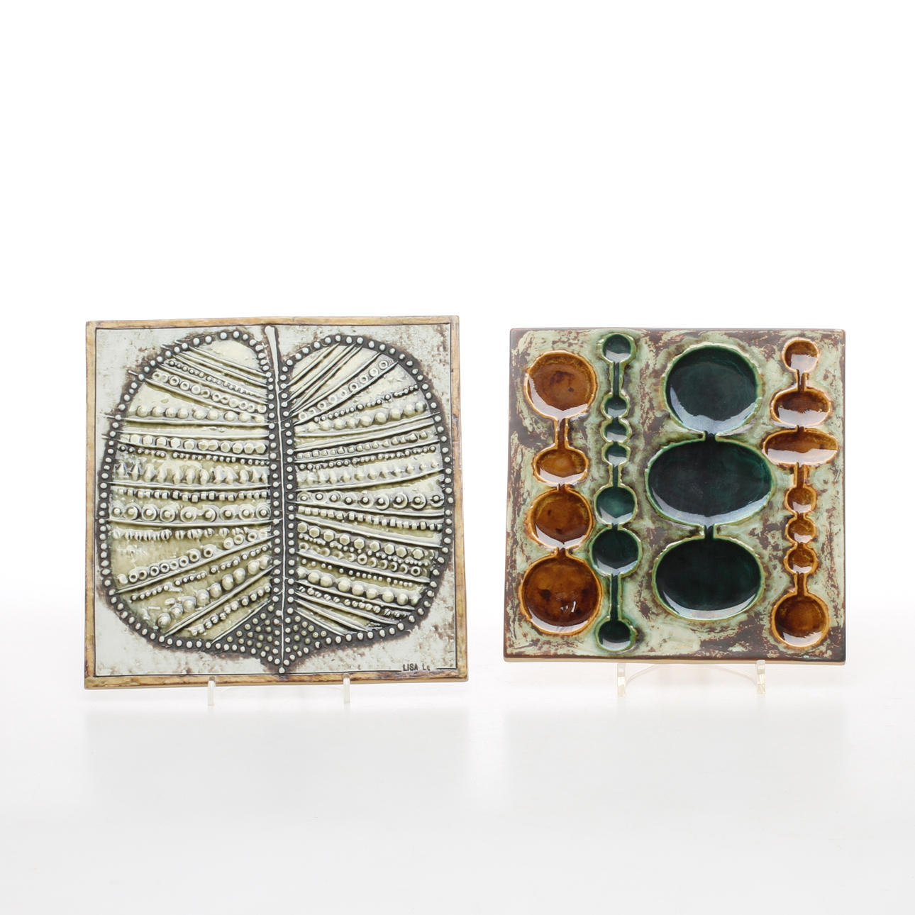 VÄGGPLAKETTER, 2 st, keramik, Olle Alberius, Rörstand samt Lisa Larson, Gustavsberg.