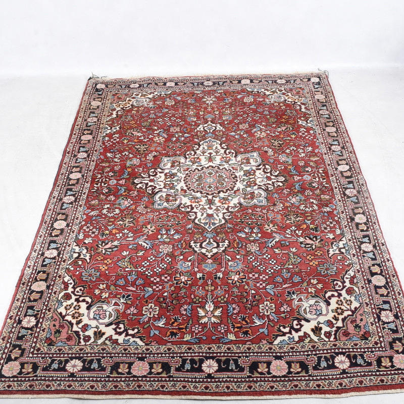 CARPET, hand knotted, 210x133 cm.