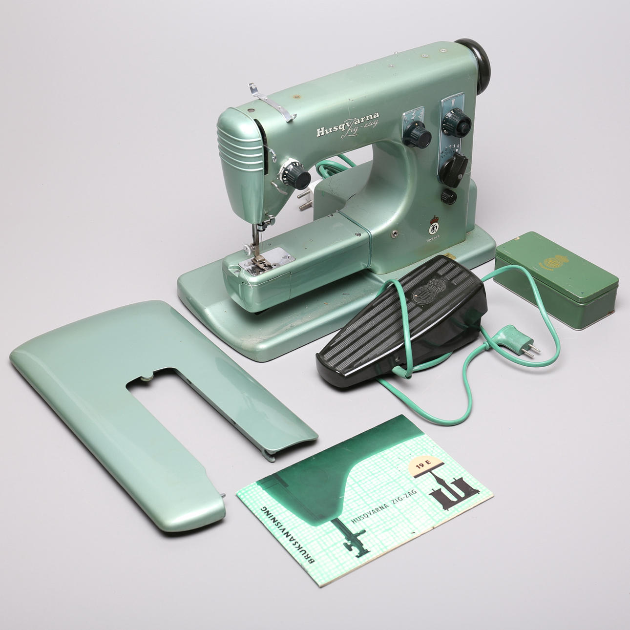 SEWING MACHINE, Husqvarna Zig Zag, mid 20th century.
