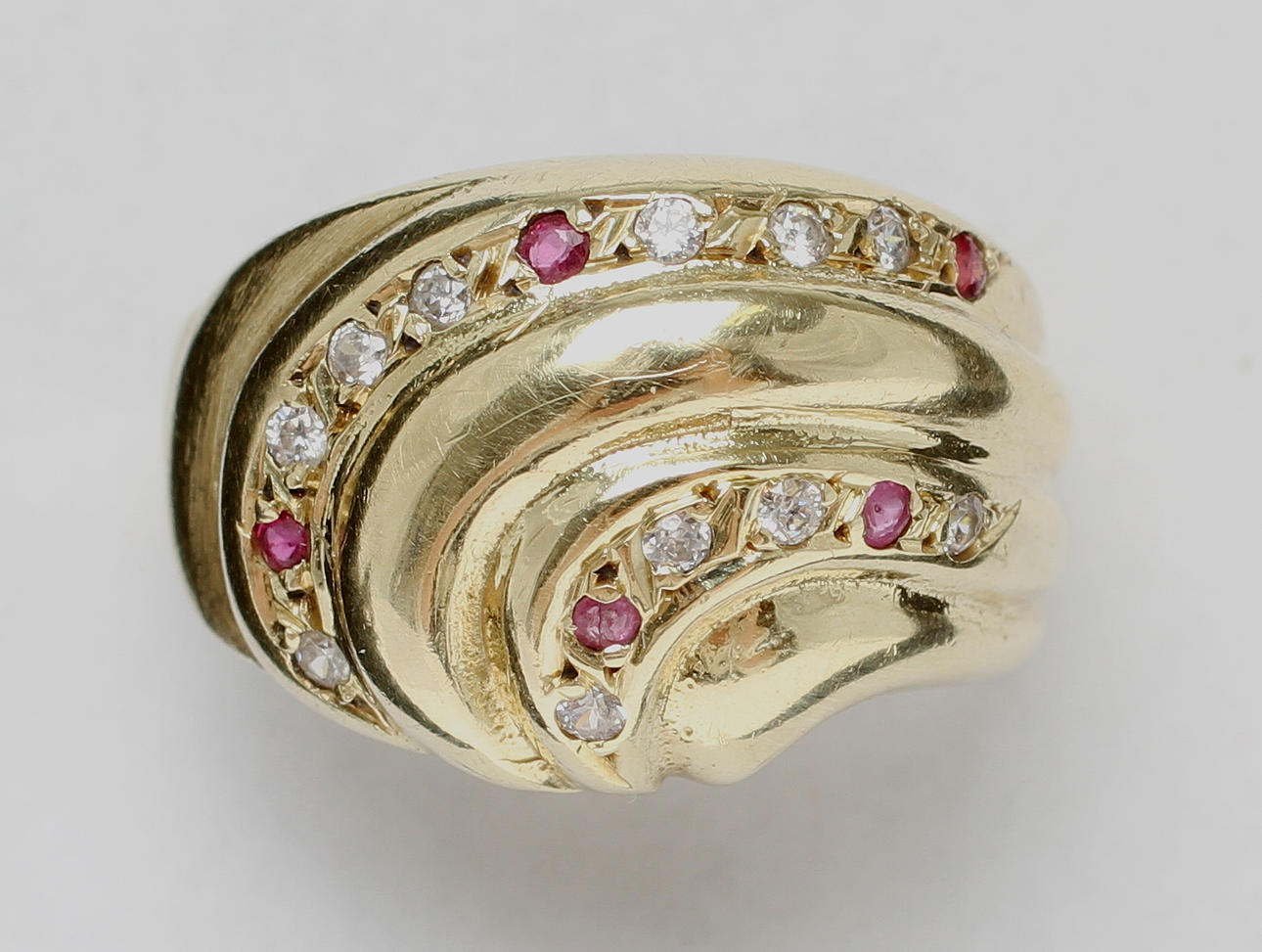 RING, 14k guld med slipade stenar. Vikt 5,8 gram.