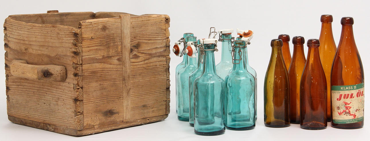 TRÄLÅDA med flaskor, vintage.