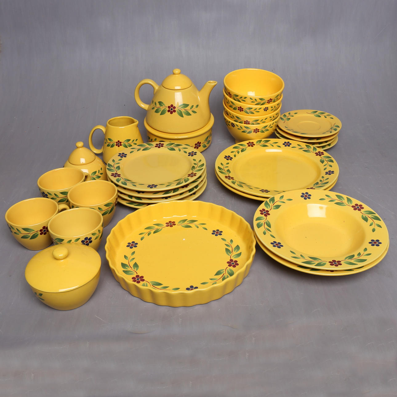 SERVIS, 30 delar, märkt Christineholm design studio.