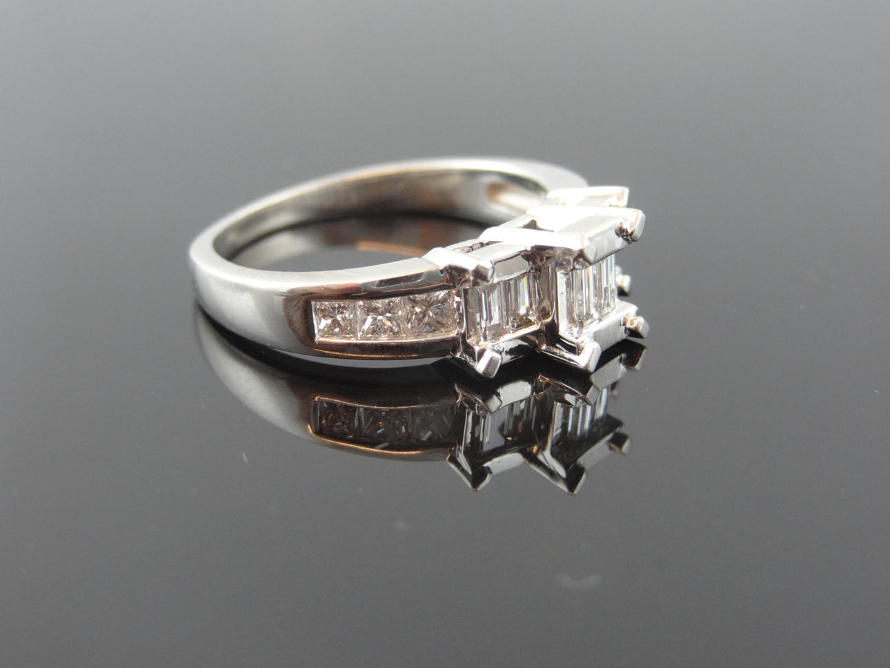 EMERALD Design diamantring 0,75cts.