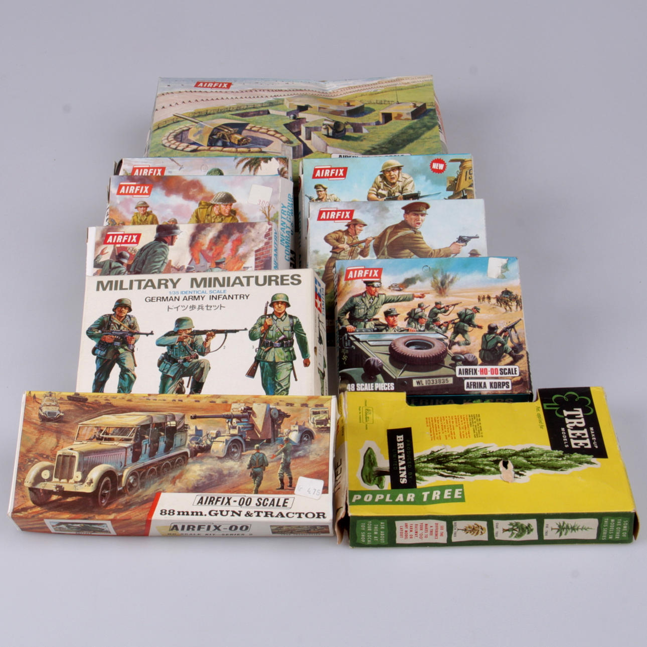 BYGGSATSER, 10 st. Marktrupper och vapen, WW2, skala 1/35, H0 och 00.