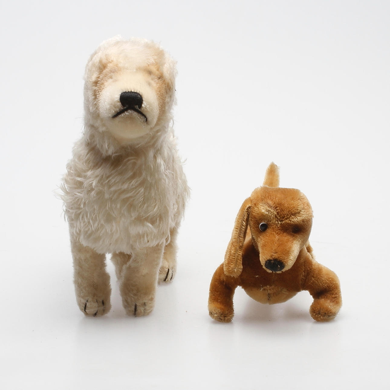 MJUKISDJUR, 2 st, en Steiff, en troligen.