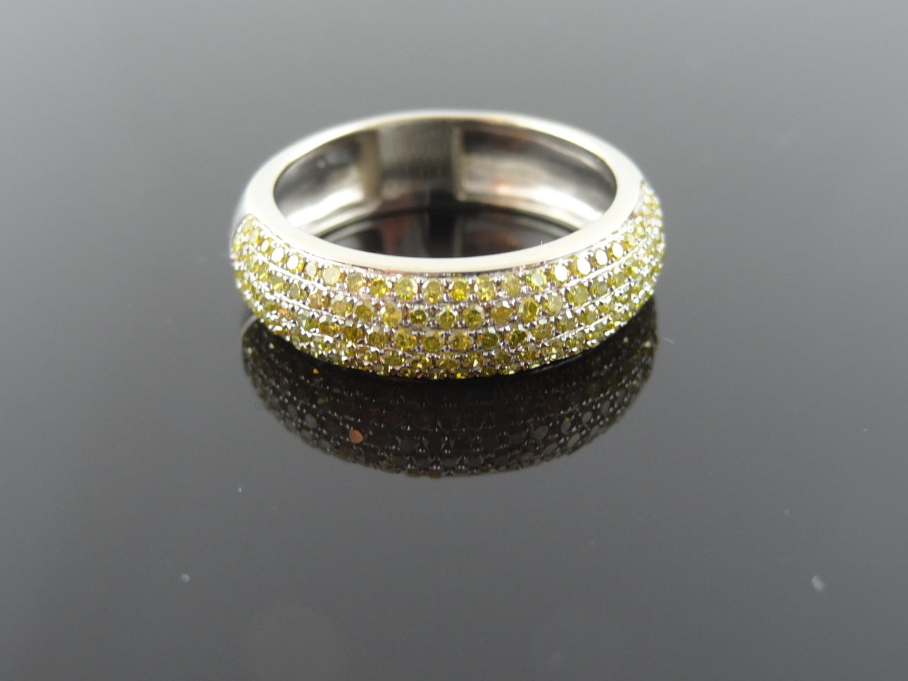 Kvinnors soliga Design diamantring 1,09cts.