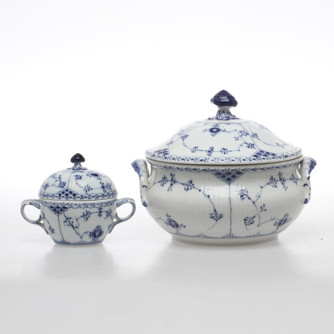 TERRIN samt SOCKERSKÅL, Musselmalet, Royal Copenhagen, Danmark.