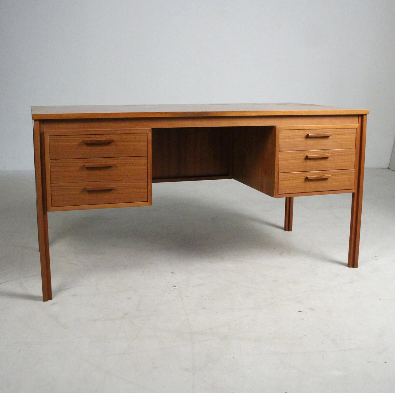 escritorio, alemán.