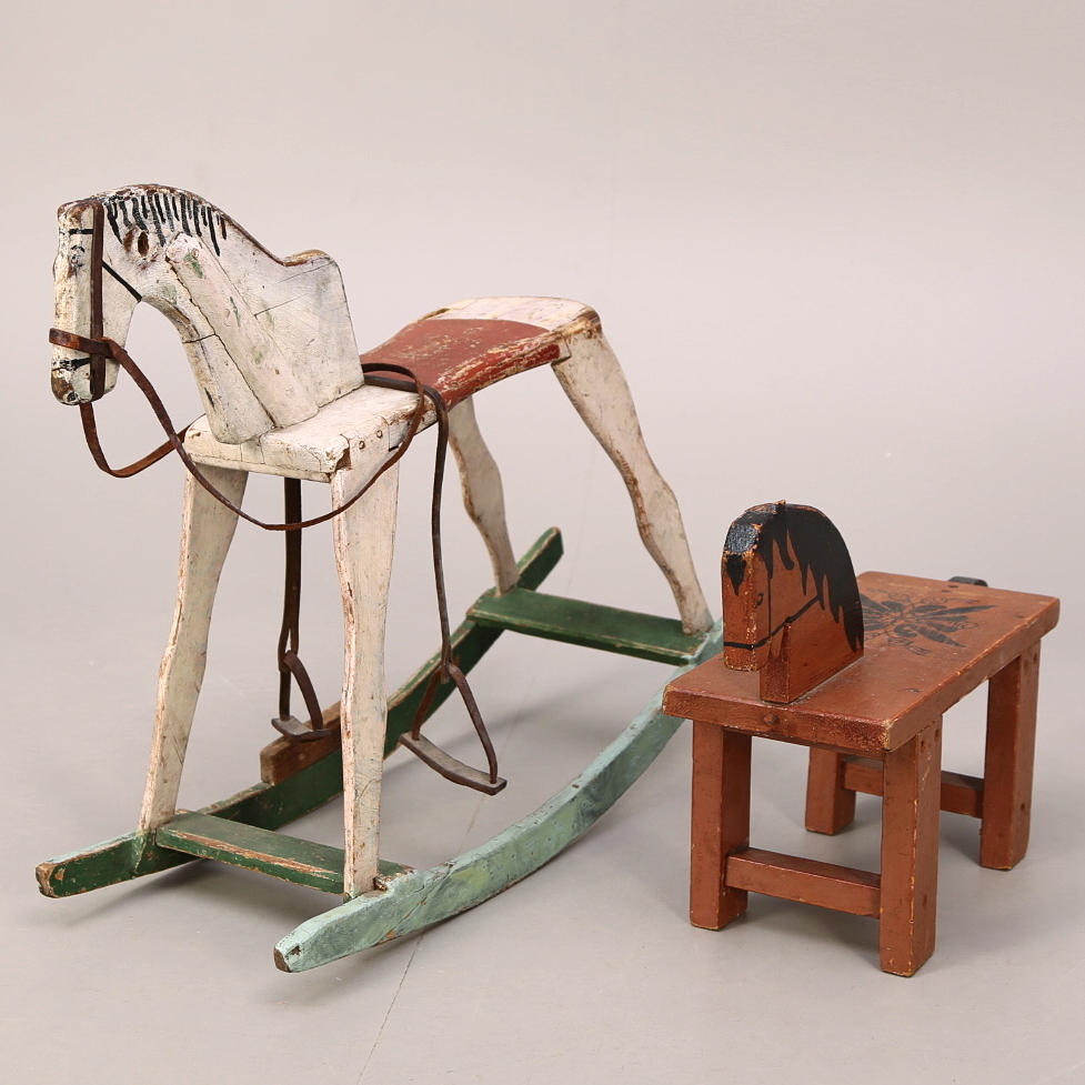 GUNGHÄST och TRÄHÄST, bemålade, 1900-tal.