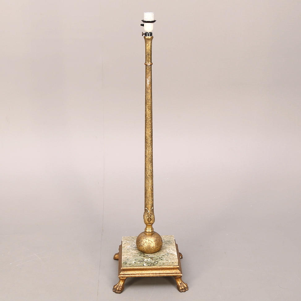 GOLVLAMPA, trä/pastellage och sten, 1900-talets senare del.