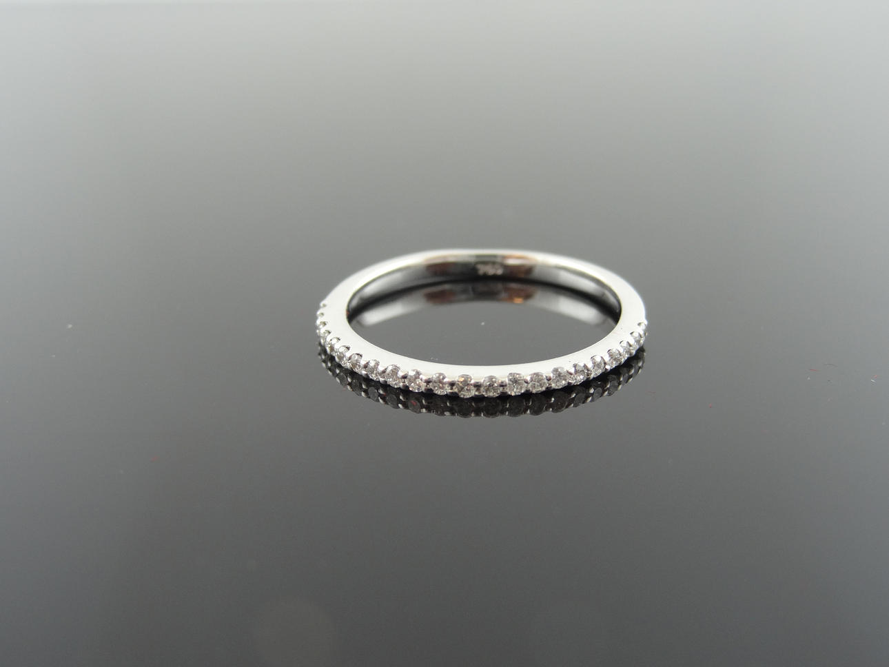 Kvinnors diamantring 0,22cts 18k guld.