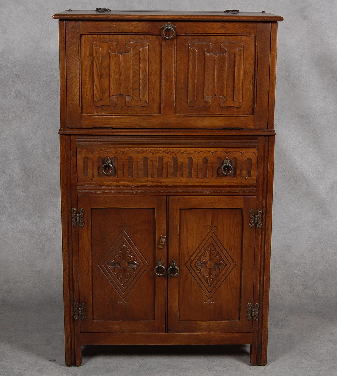 BARSKÅP, renässansstil, 1900-tal.