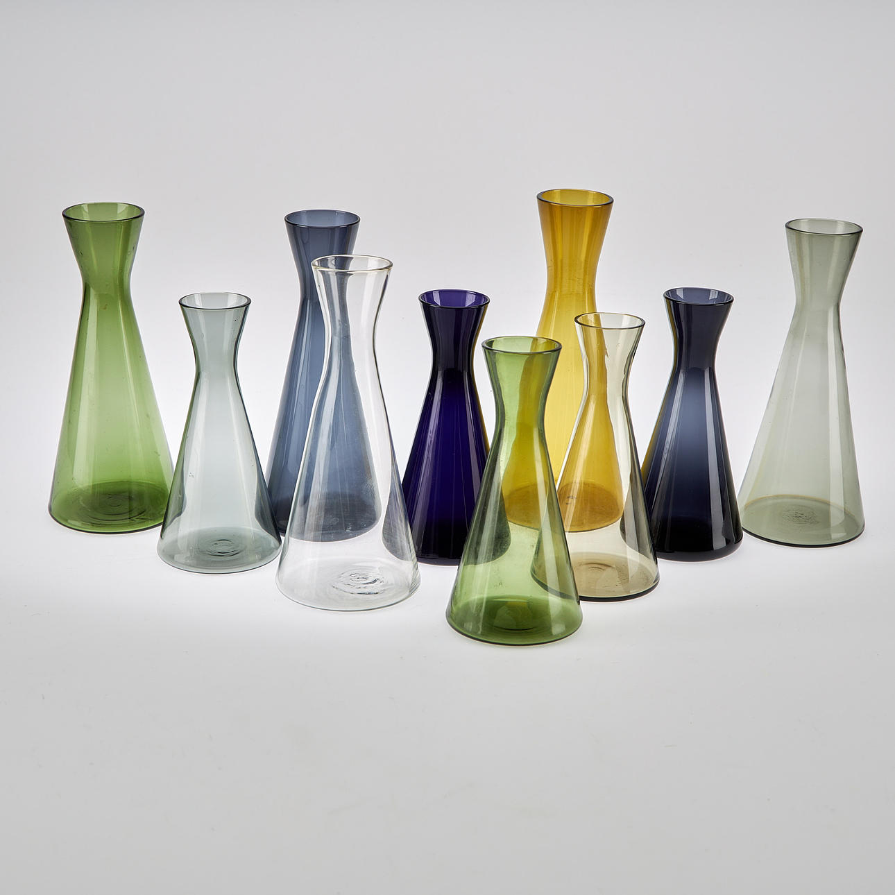 KAJ FRANCK. CARAFE / VASE, 5 + 5 pcs, Nuutajärvi Notsjö, model 
