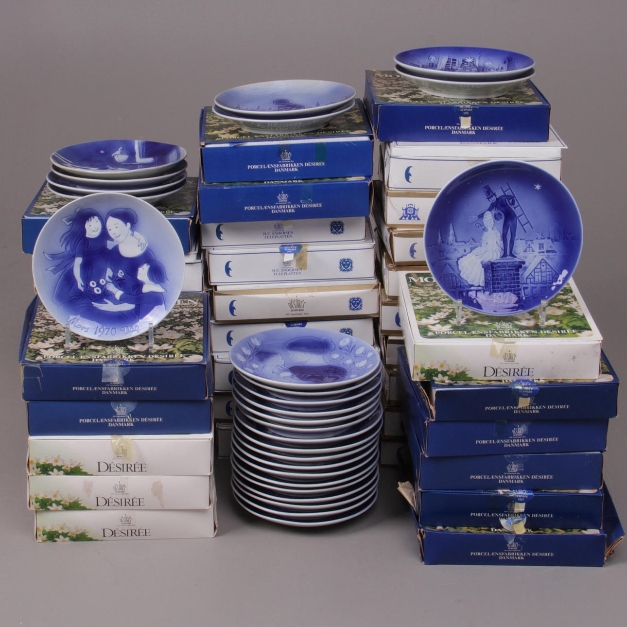 JULTALLRIKAR, samt mors dags tallrikar, 65 st. 1970 - 1987, Desiree, Danmark.