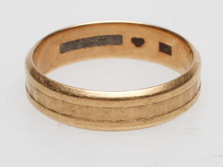 RING, 18k guld, vikt ca 5,7 gr.