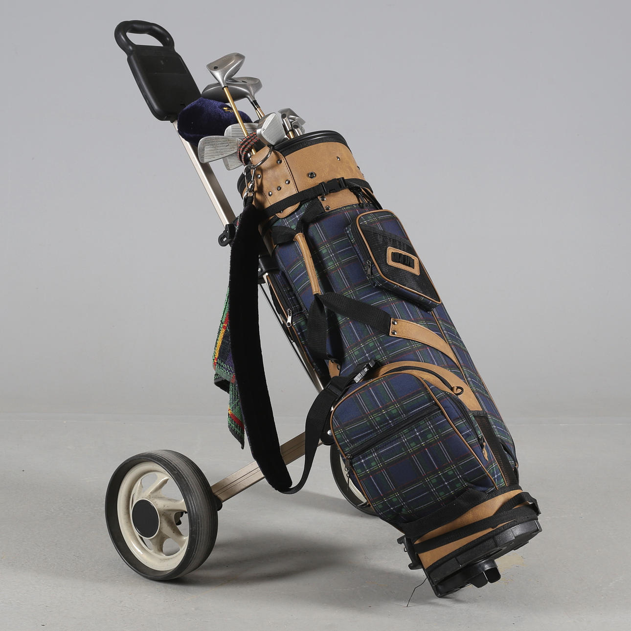 GOLFBAG, mit Ständer und 12 Schlägern.