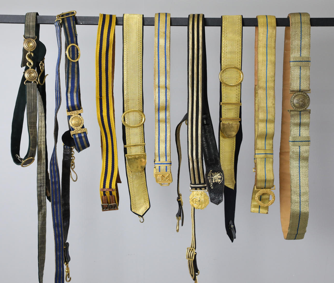 BÄLTEN/SELAR/SPÄNNE, 18 delar, Uniform, 1900-tal.