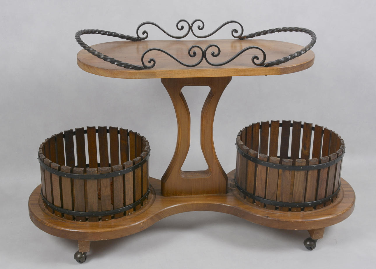 BLOMSTERVAGN, smide och trä.