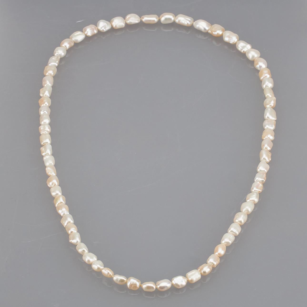 PÄRLBAND, odlade Biwa-pärlor.