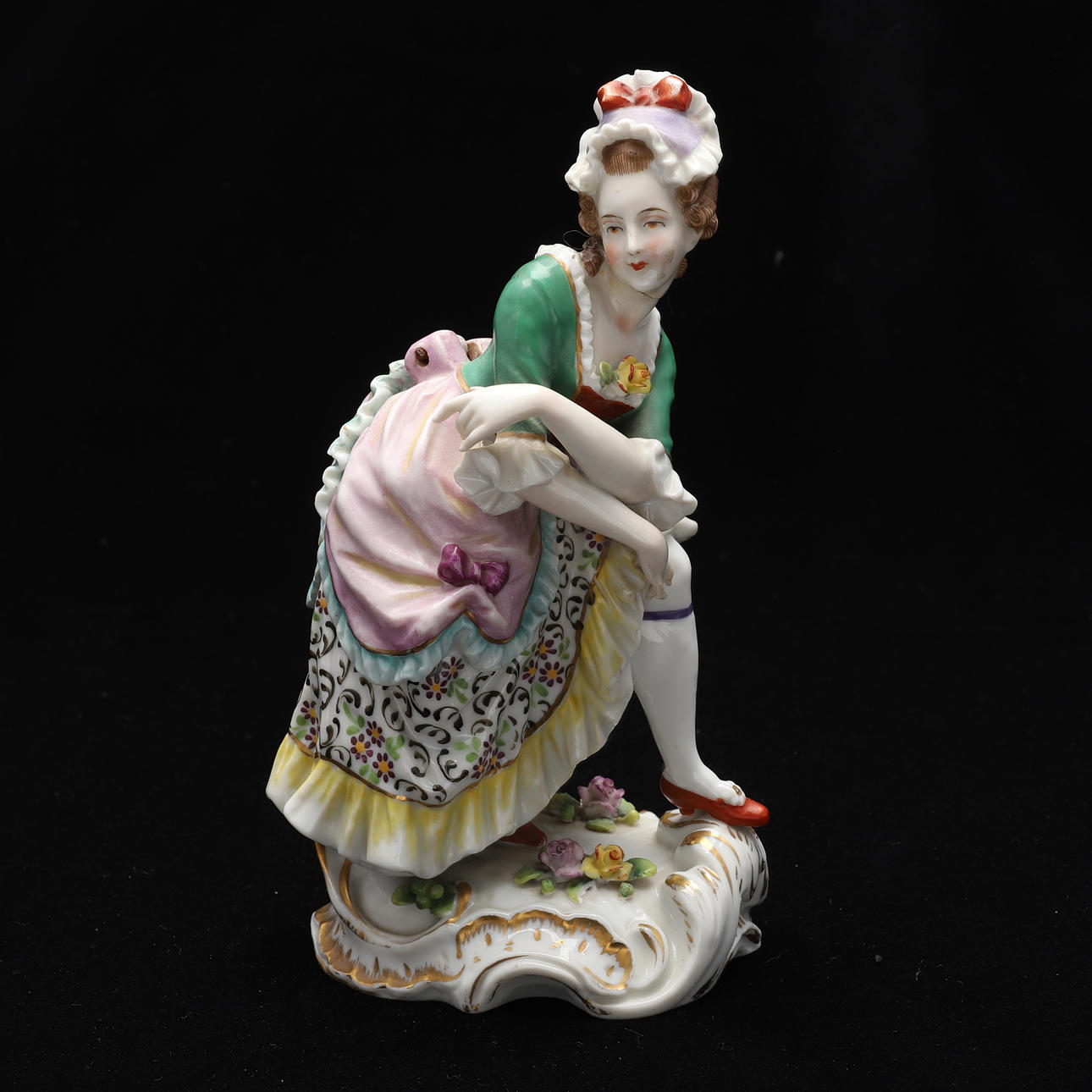 A GERMAN PORCELAIN 'RISQUE' FIGURE.