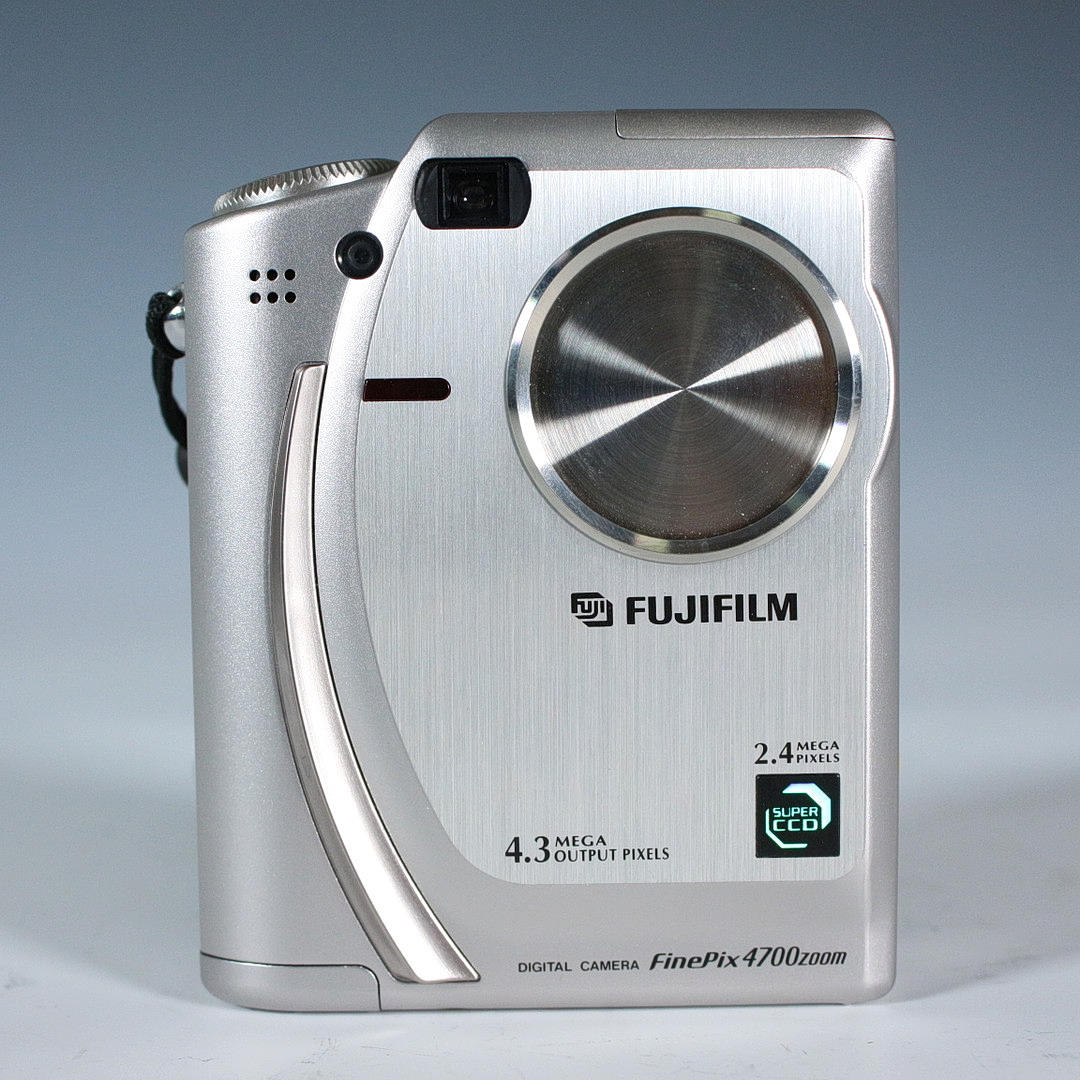 FUJIFILM FinePix 4700 Zoom.