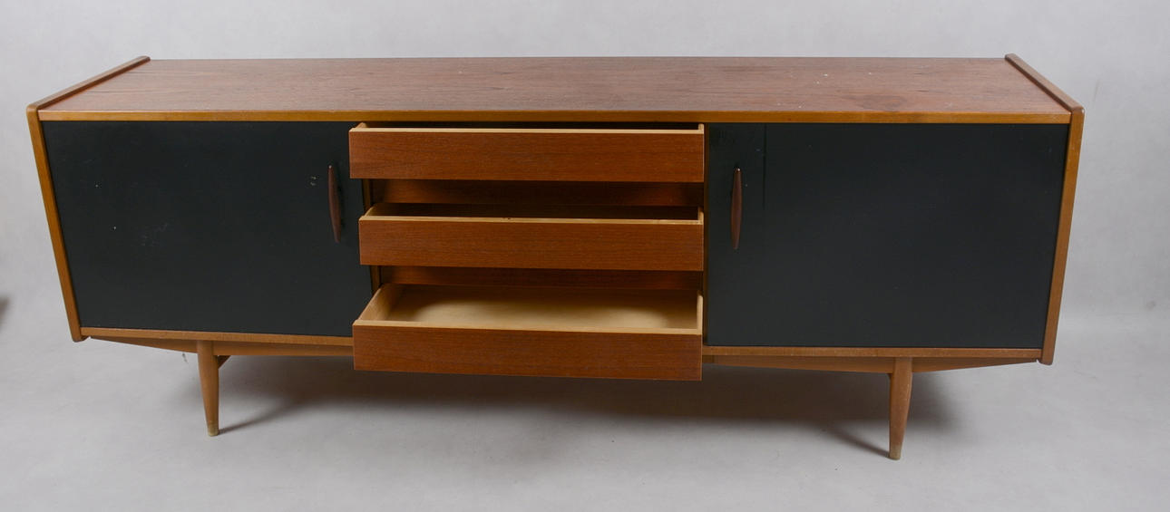 SIDEBOARD TEAK.