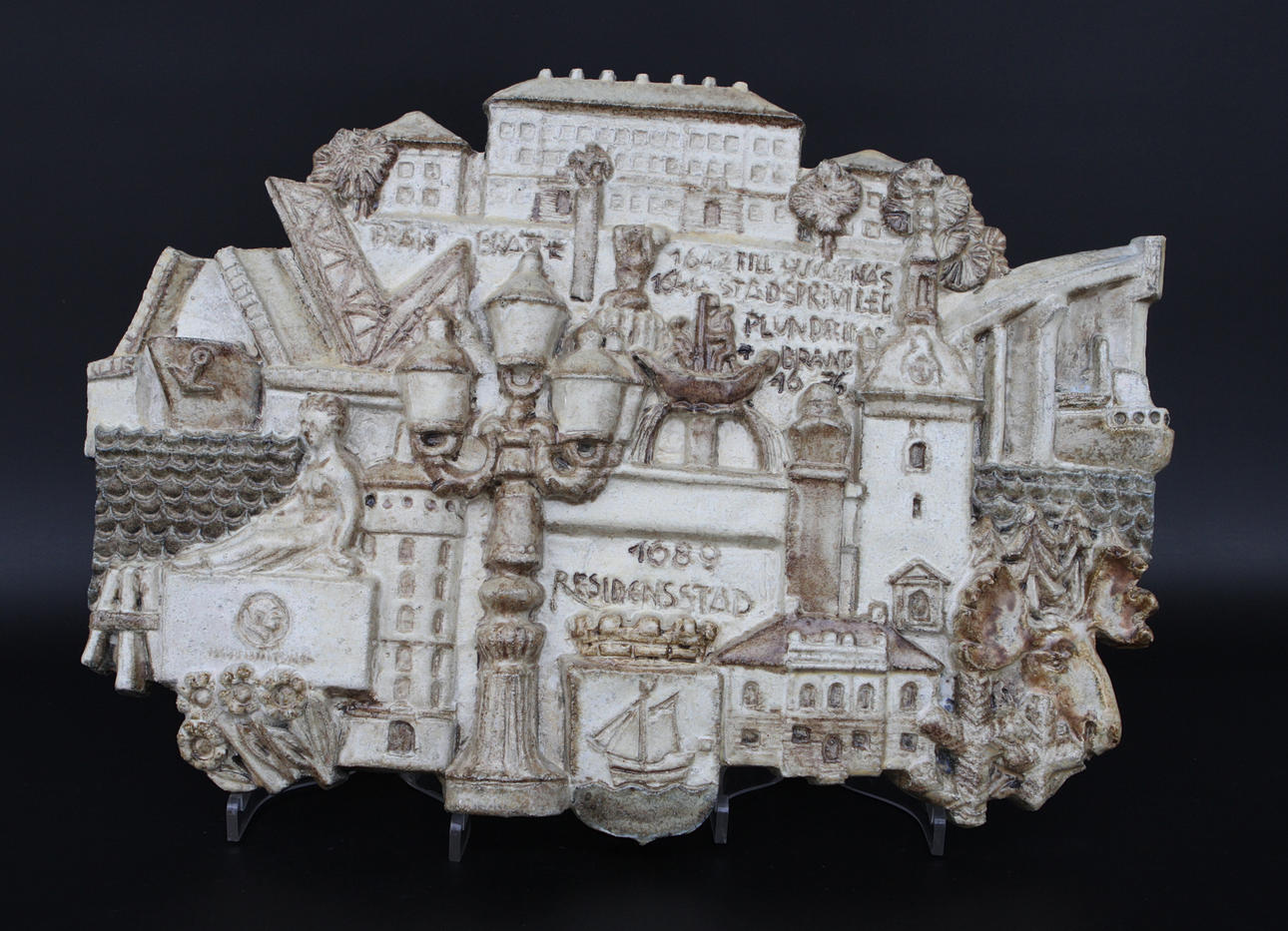 FISCHER. Väggrelief nr 3/10. Signerad -83.