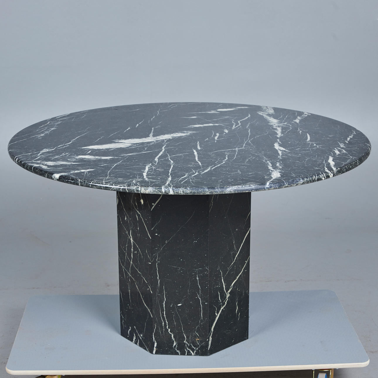 Bord/matbord, marmor, 1970-tal.