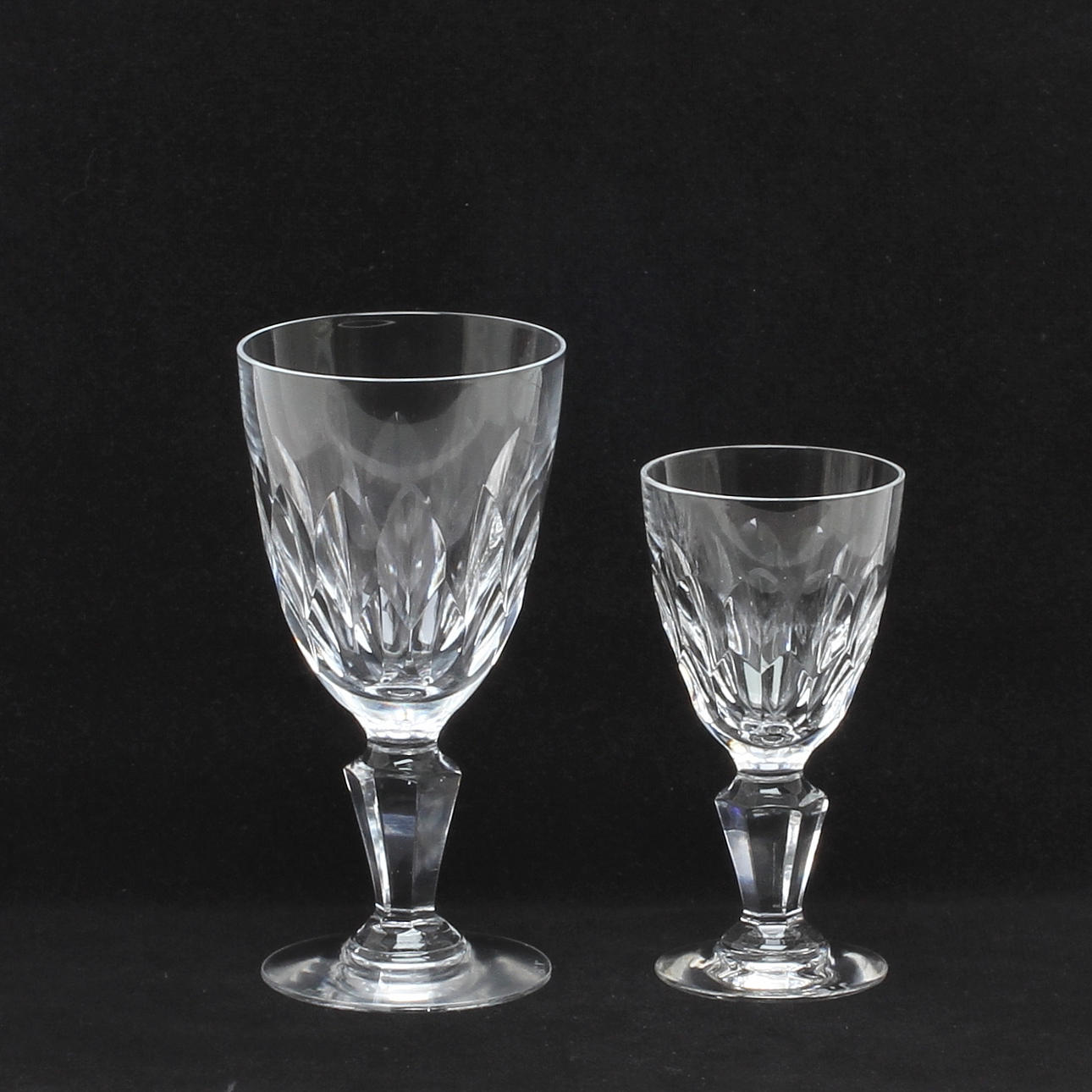GLASSERVISDELAR, 12 delar, glas, märkta B.I, 1900-tal.