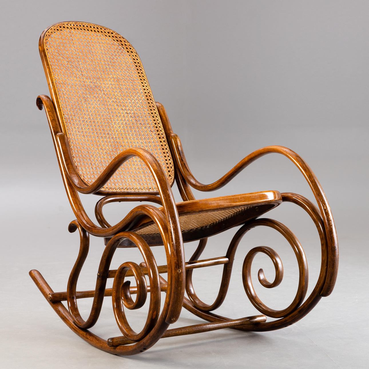 Rocking chair, Bugolz, Viennese braid.