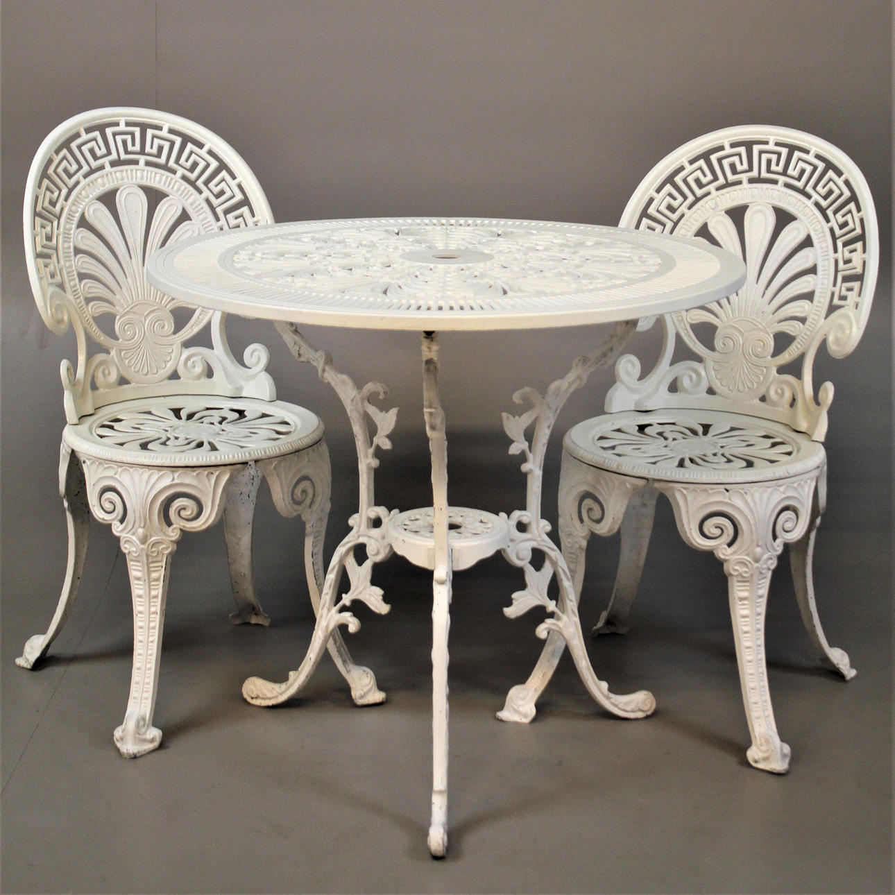 TRÄDGÅRDSGRUPP / CAFEMÖBLER, 3 delar, metall.