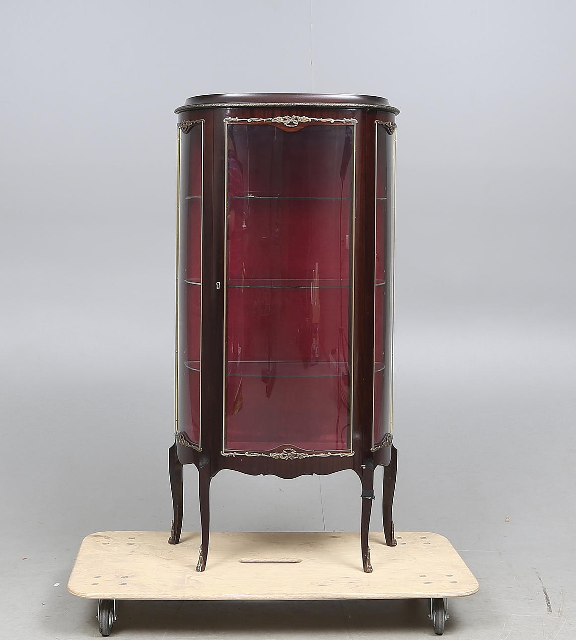 VITRINSKÅP, Louis XVI-stil, 1900-tal.