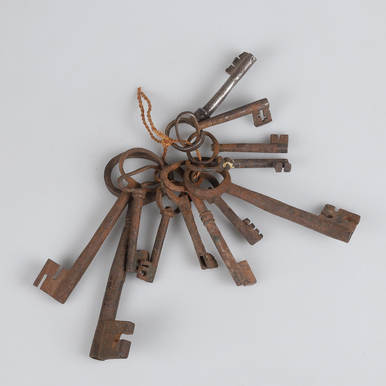 ANTIQUE KEYS, IRON, 17-19TH CENTURY.