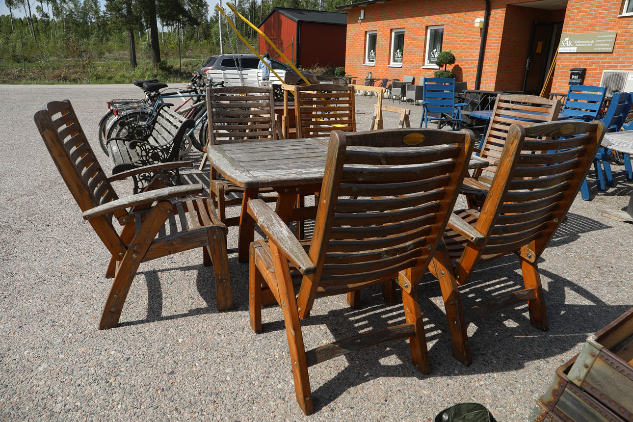 TRÄDGÅRDSGRUPP, 7 delar, Hillerstorp, trä.