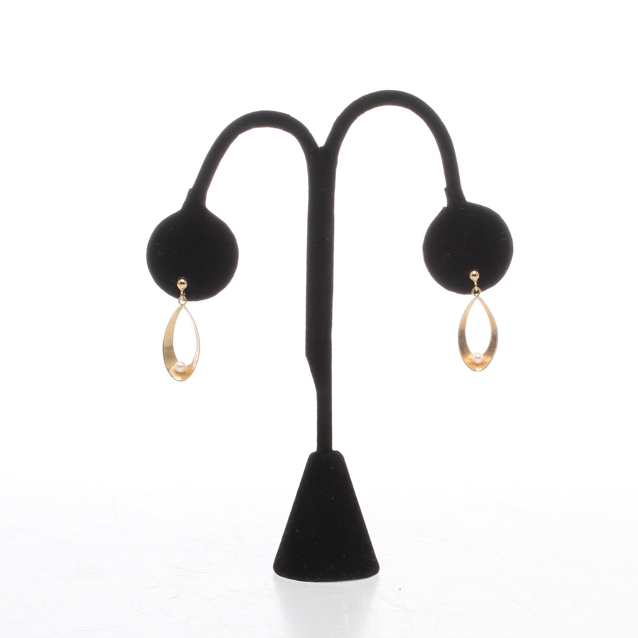 ÖRHÄNGEN 1 par 18k guld med odlad pärla.