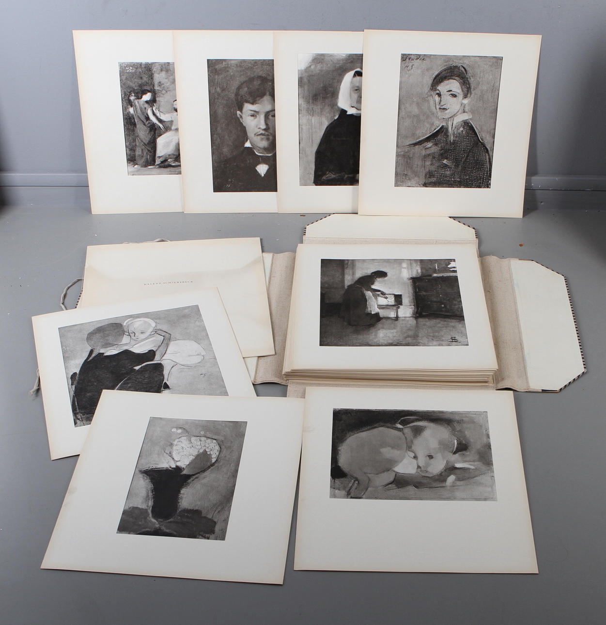 HELENE SCHJERFBECK. Mapp med 48 reproduktioner, med text av Gotthard Johansson, numrerad 24/500.