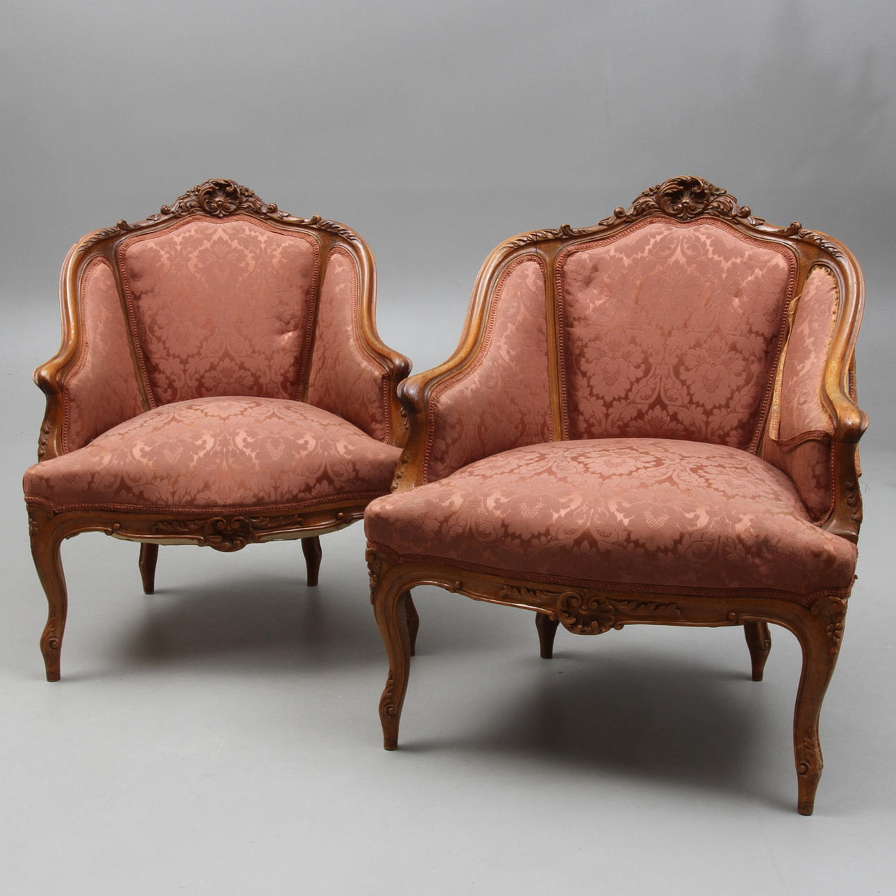 FÅTÖLJER, ett par, rokokostil, 1900-talets första hälft.