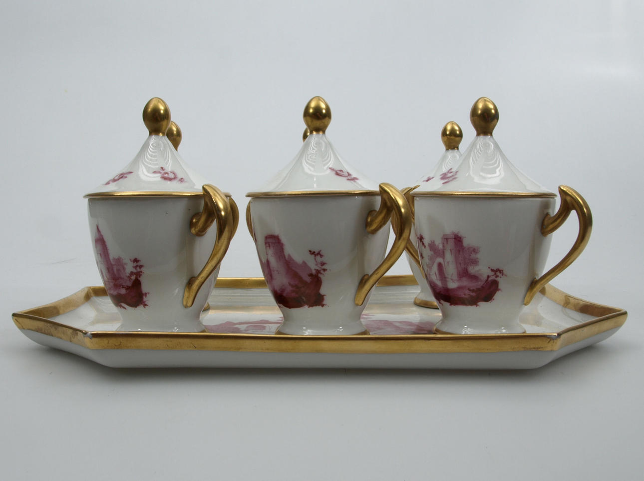 CREMEKOPPAR MED BRICKA, porslin, 7 delar, Frankrike.